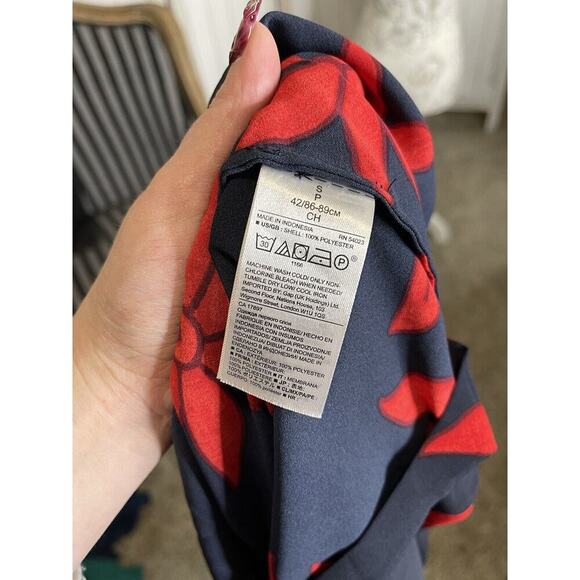 BANANA REPUBLIC Women’s Red Floral Navy Top Size Small Career Flowy - Picture 4 of 9